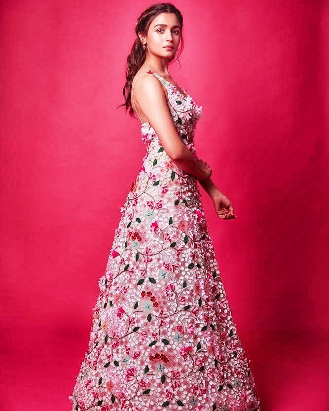 54512338_2006022443027308_1072780270672054949_n_1_2048x2048 - Instant Bollywood