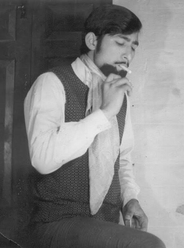 Ravindra-Kaushik-Smoking - Instant Bollywood
