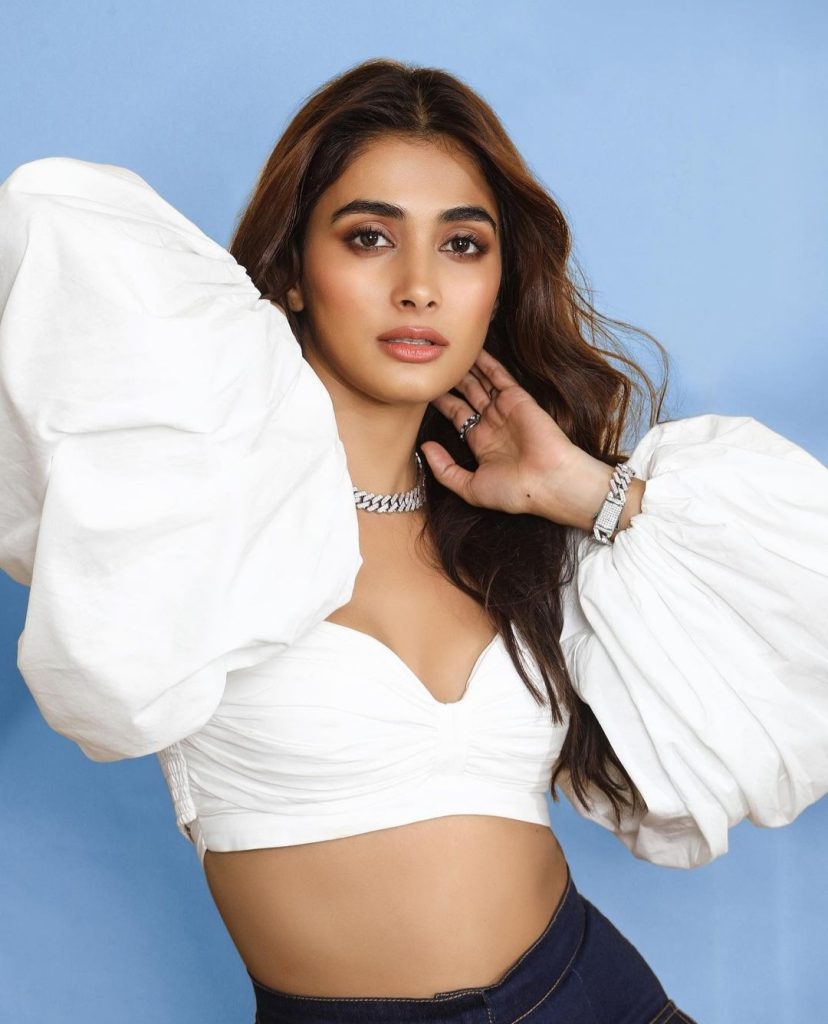 Screenshot_20221013-175945_Instagram - Instant Bollywood Pooja Hegde