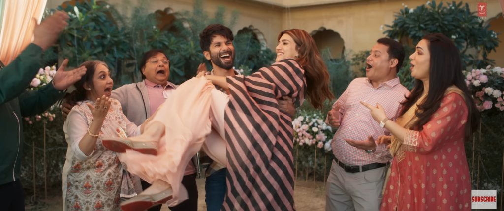 Shahid-Kriti TBMAUJ movie Tum Se song - Instant Bollywood Shahid-Kriti TBMAUJ movie Tum Se song