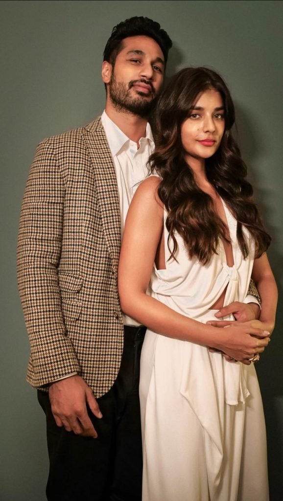 Arjun Kanungo, Carla Dennis