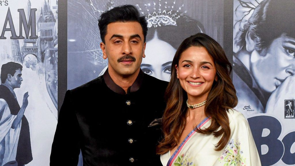 alia_ranbir_1741870498247_1741870498494 - Instant Bollywood Love & War