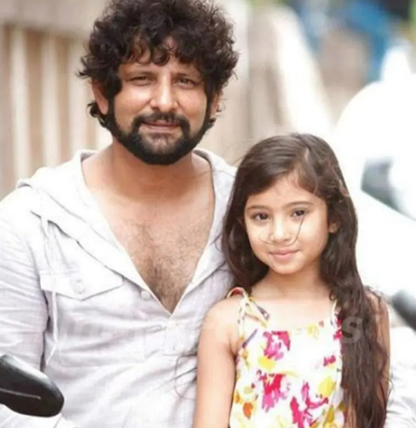 Sara Arjun with father, actor Raj Arjun - Instant Bollywood Sara Arjun with father, actor Raj Arjun