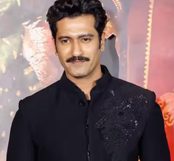 Vicky Kaushal - Love & War - Instant Bollywood Vicky Kaushal - Love & War