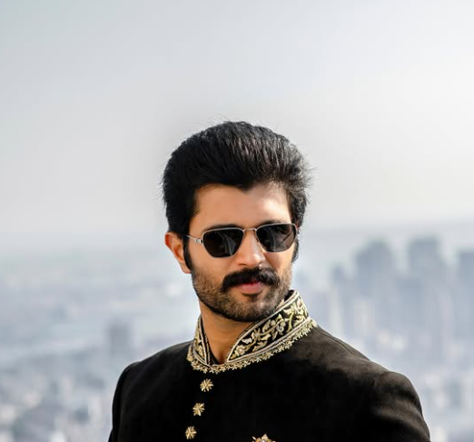 Vijay Deverakonda Success Journey: From Rs 500 To 70 Crore Fortune & Marrying Rashmika Mandanna!