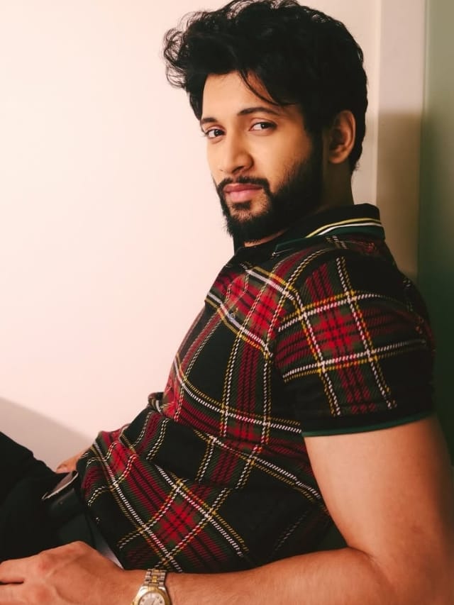 Valentine’s Day Special: Charming Bollywood Men Show How to Fashionably Ace the Season of Love